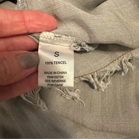 HESTER & ORCHARD TENCEL BUTTON UP
COLLARED BLOUSE - Picture 5 of 6